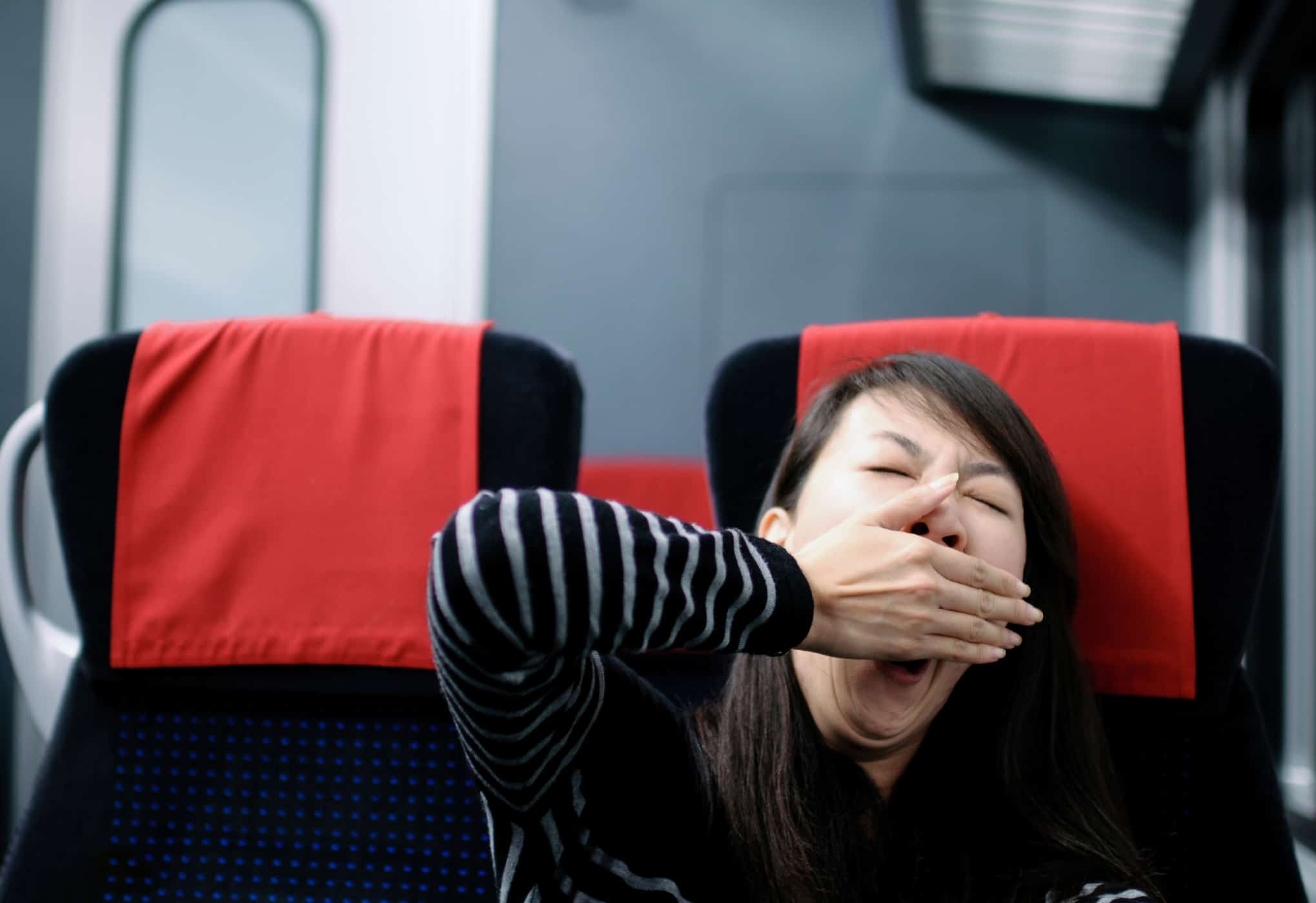 5 Trik Sederhana Supaya Bisa Tidur Nyenyak di Pesawat