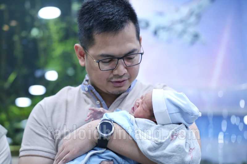Tommy Kurniawan Bahagia Sambut Keputusan Deddy Corbuzier MemelukIslam Tommy Kurniawan Bahagia Sambut Keputusan Deddy Corbuzier MemelukIslam
