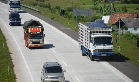 Gaikindo: Penjualan Sedan Anjlok, Truk Melonjak