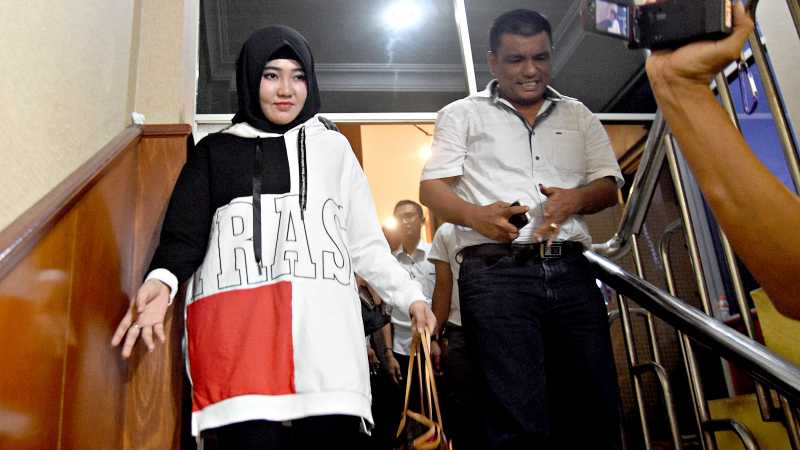 Via Vallen Mengaku Pernah Pakai Komestik Ilegal yang Diendorsenya Via Vallen Mengaku Pernah Pakai Komestik Ilegal yang Diendorsenya