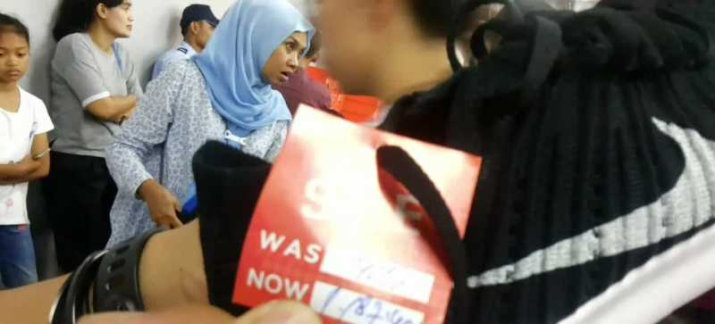 Tergiur Diskon Nike dan Rela Berdesak-desakan di Mal Grand Indonesia Tergiur Diskon Nike dan Rela Berdesak-desakan di Mal Grand Indonesia
