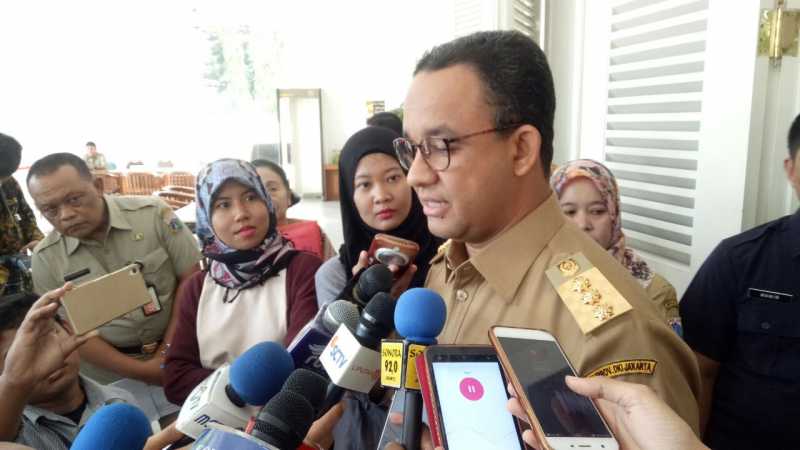 Anies Baswedan dan Sepatu Cokelat di Balai Kota DKI Anies Baswedan dan Sepatu Cokelat di Balai Kota DKI