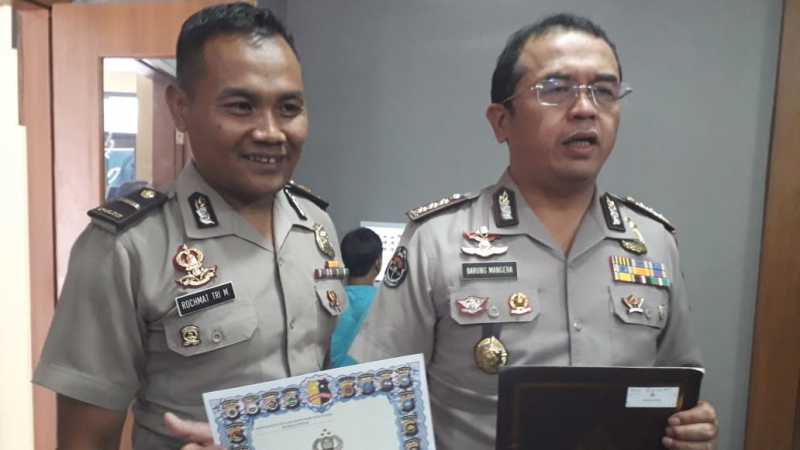 Cerita Ipda Rochmat, Polisi yang Terima Penghargaan PBB Abal-abal Cerita Ipda Rochmat, Polisi yang Terima Penghargaan PBB Abal-abal