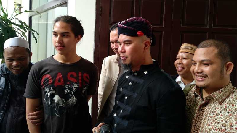 El Rumi Sebut Penjualan Rumah Ahmad Dhani Hoaks El Rumi Sebut Penjualan Rumah Ahmad Dhani Hoaks