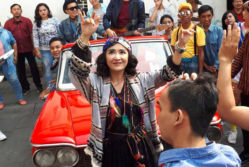 Dapat Izin Suami, Uut Permatasari Eksis Lagi Dapat Izin Suami, Uut Permatasari Eksis Lagi