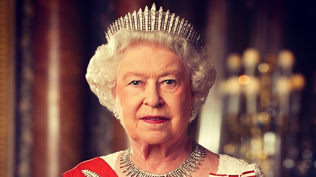 Tampilan Ratu Elizabeth II dalam Potret Lukisan Royal Terbaru Tampilan Ratu Elizabeth II dalam Potret Lukisan Royal Terbaru