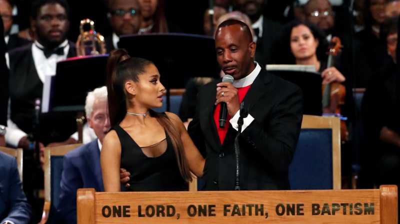 Diduga Remas Payudara Ariana Grande, Seorang Pastor Minta Maaf Diduga Remas Payudara Ariana Grande, Seorang Pastor Minta Maaf