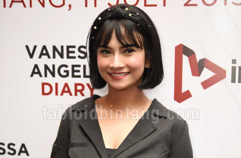 Ketahuan Blokir Media Sosial Ayahnya, Instagram Vanessa Angel Diserbu Netizen Ketahuan Blokir Media Sosial Ayahnya, Instagram Vanessa Angel Diserbu Netizen