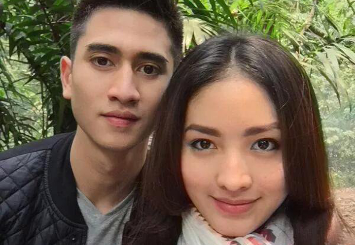 Bukan Mamanya, Orang Ini yang Dapat Potongan Pertama Kue Ultah Natasha Wilona Bukan Mamanya, Orang Ini yang Dapat Potongan Pertama Kue Ultah Natasha Wilona