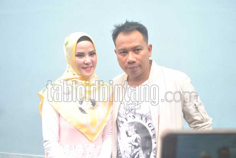 Penggerebekan Rumah Angel Lelga hanya Rekayasa? Penggerebekan Rumah Angel Lelga hanya Rekayasa?