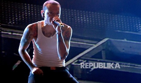 Mike Shinoda Patah Hati Chester Bennington Bunuh Diri Mike Shinoda Patah Hati Chester Bennington Bunuh Diri