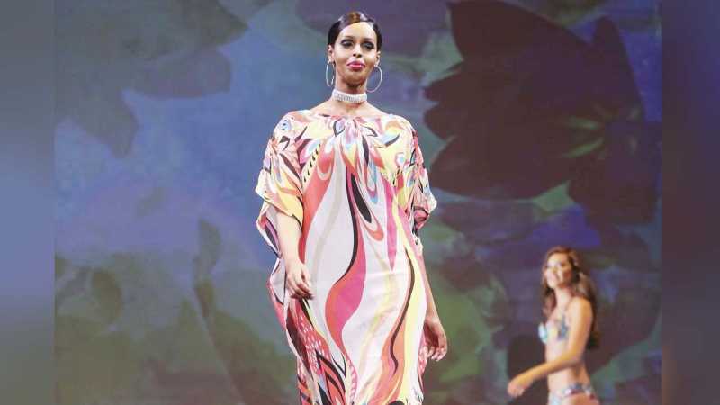 Pakai Kaftan di Sesi Bikini Miss Universe, Muna Jama Catat Sejarah Pakai Kaftan di Sesi Bikini Miss Universe, Muna Jama Catat Sejarah