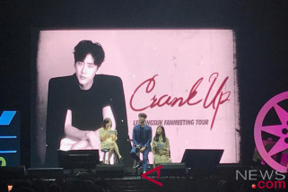 Lee Jong-suk Nyanyi Sambil Main Piano di Temu Penggemar Jakarta Lee Jong-suk Nyanyi Sambil Main Piano di Temu Penggemar Jakarta
