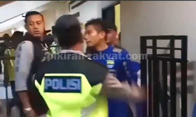 Beredar Video Wildansyah Bentak Bobotoh Usai Pertandingan Beredar Video Wildansyah Bentak Bobotoh Usai Pertandingan