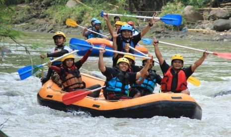 Serunya Arung Jeram di Sungai Elo