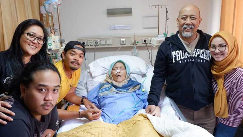 Kakak Pertama Istri Indro: Dia Udah Sempat Ngomong Minta Pulang Kakak Pertama Istri Indro: Dia Udah Sempat Ngomong Minta Pulang