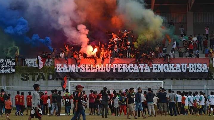 Betapa Brutalnya Sepak Bola Indonesia Betapa Brutalnya Sepak Bola Indonesia