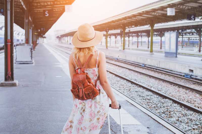 4 Barang yang Dibutuhkan Saat Traveling Naik Kereta Api 4 Barang yang Dibutuhkan Saat Traveling Naik Kereta Api