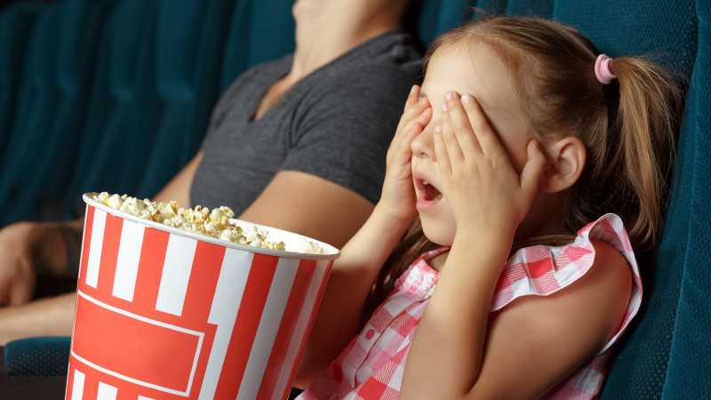 Ajari Anak 5 Hal Ini agar Tidak Gengges saat Nonton Bioskop Ajari Anak 5 Hal Ini agar Tidak Gengges saat Nonton Bioskop