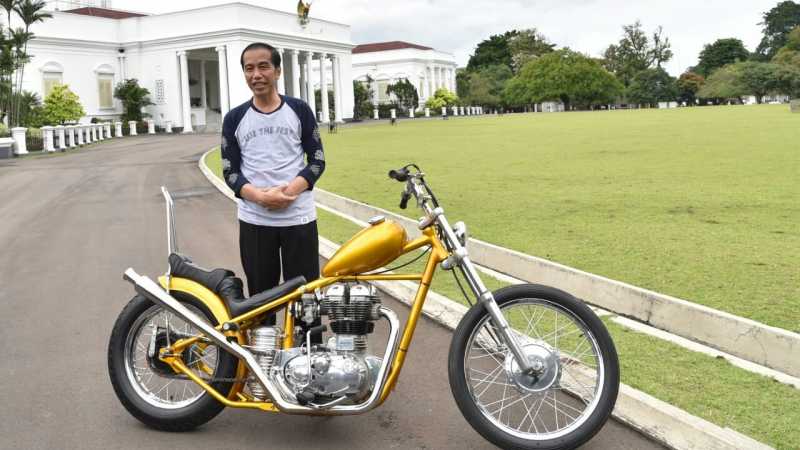  Jokowi Bakal Sisir Trans Kalimantan dan Papua Naik Motor `Emas`