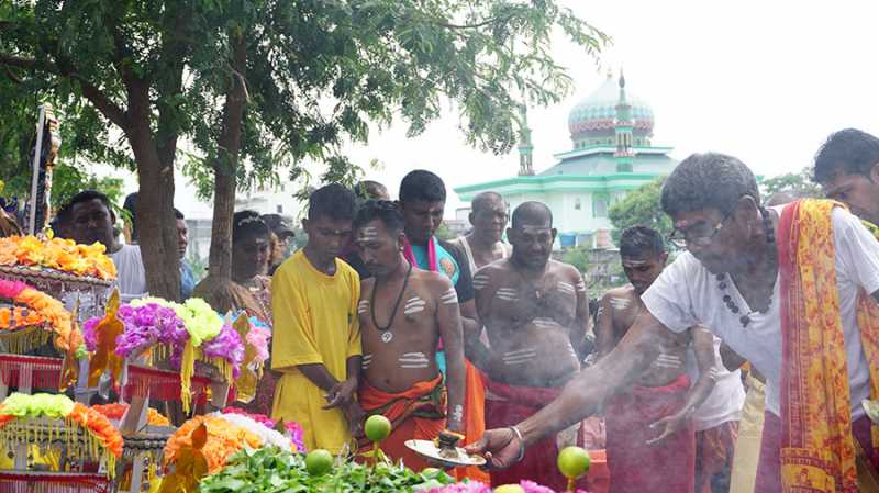 Melihat Ritual Agama Hindu di Bumi Serambi Makkah Melihat Ritual Agama Hindu di Bumi Serambi Makkah