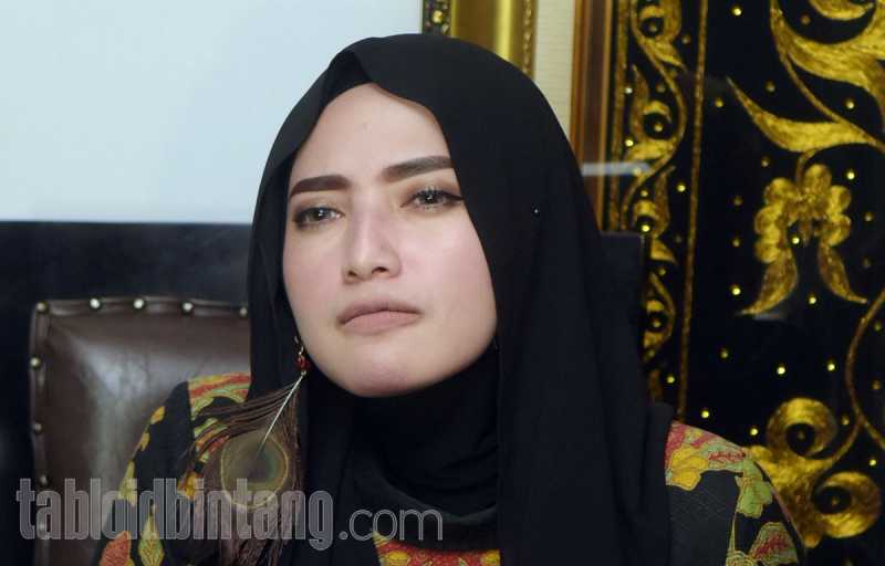 Yulia Mochamad Unggah Foto Bersama Opick, Netizen Nyinyir Yulia Mochamad Unggah Foto Bersama Opick, Netizen Nyinyir