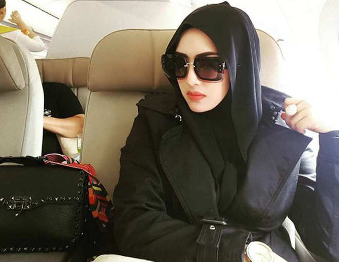 Foto-foto Cantiknya Yulia Mochamad, Wanita yang Disebut Istri Ketiga Opick