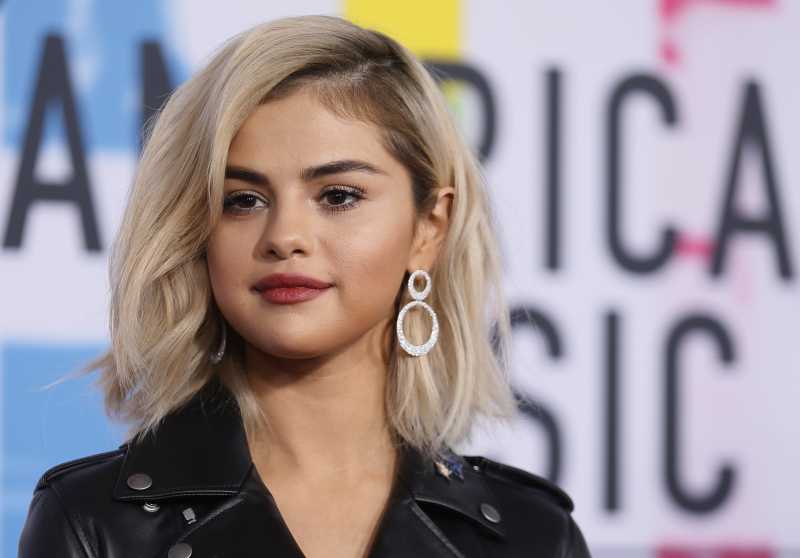 Selena Gomez Ikuti Kelas Pilates Seharga Rp 4,3 juta Per Jam Selena Gomez Ikuti Kelas Pilates Seharga Rp 4,3 juta Per Jam