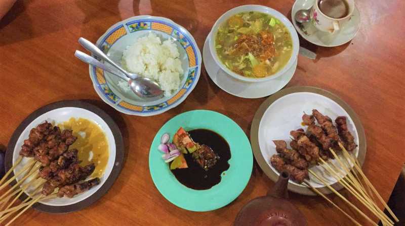 Mencicipi Lembutnya Sate Kambing khas Tegal di Tirus Famili Mencicipi Lembutnya Sate Kambing khas Tegal di Tirus Famili