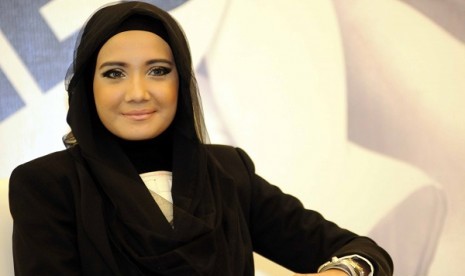 Trik Zaskia Sungkar Buat Produknya Menarik Trik Zaskia Sungkar Buat Produknya Menarik