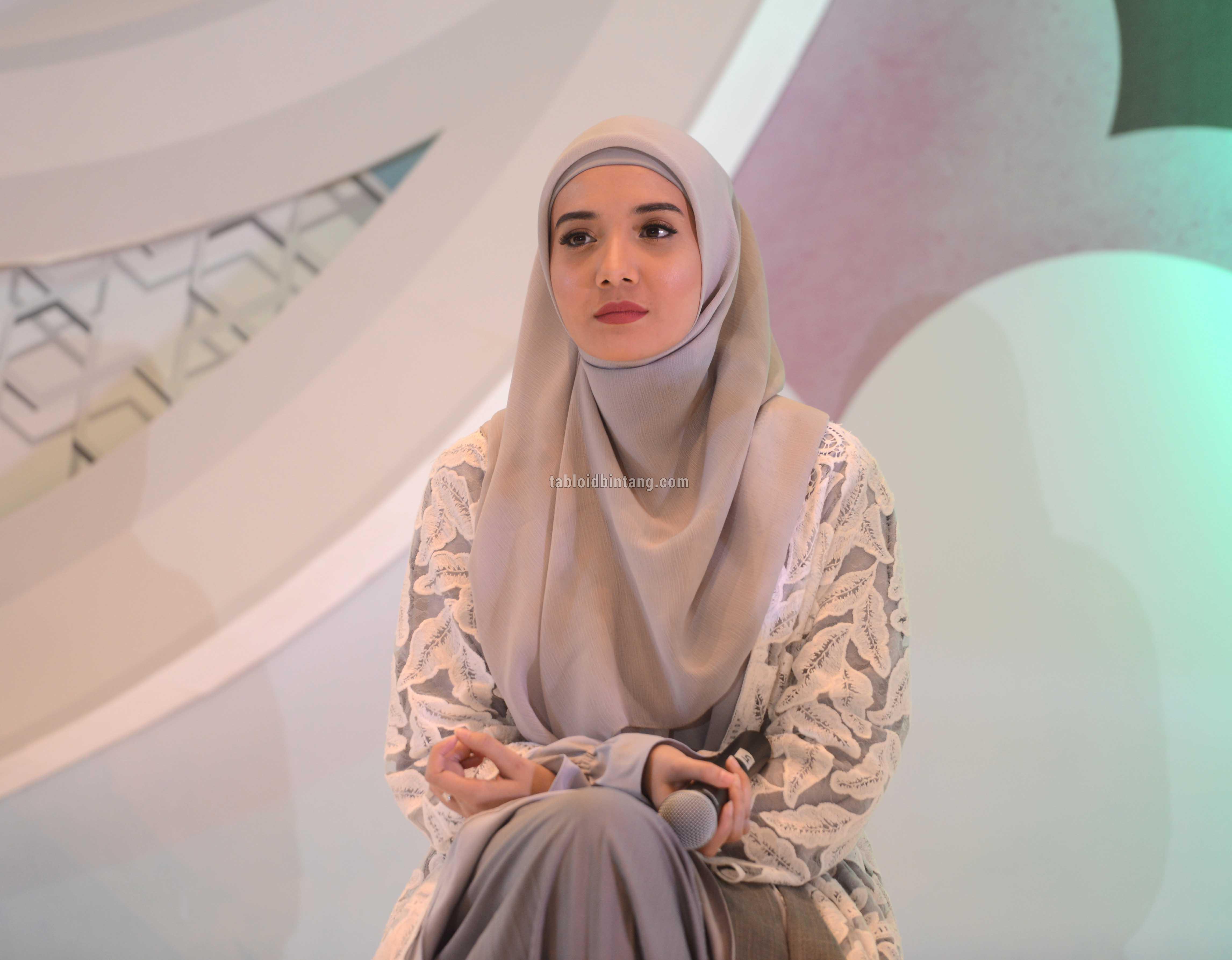 Model baju hijab Zaskia Sungkar