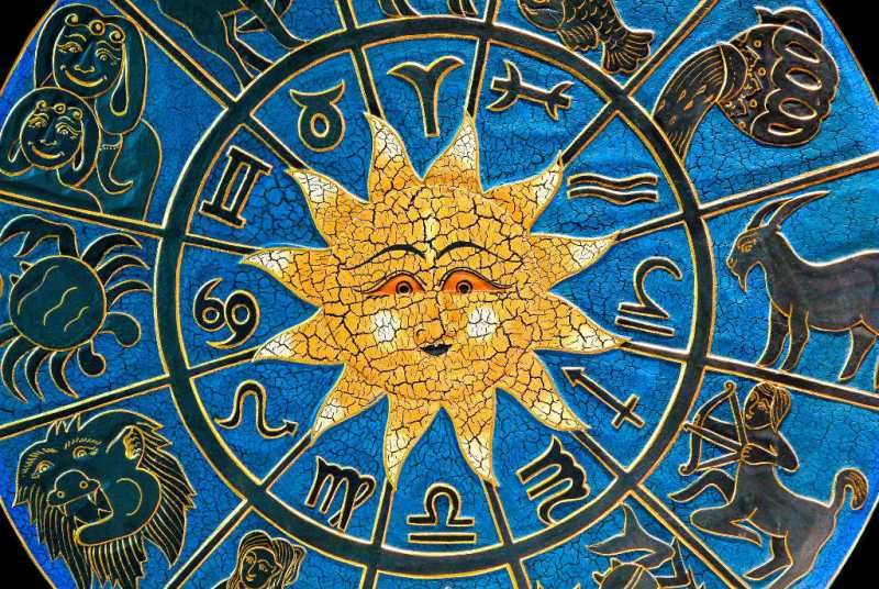5 Zodiak Ini Paling Eksis di Media Sosial 5 Zodiak Ini Paling Eksis di Media Sosial