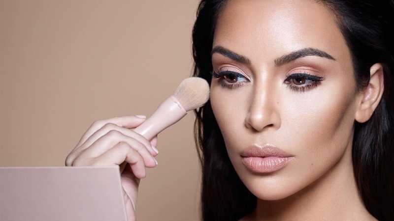 Cerita Kim Kardashian yang Jarang Hapus Makeup Saat Tidur Cerita Kim Kardashian yang Jarang Hapus Makeup Saat Tidur