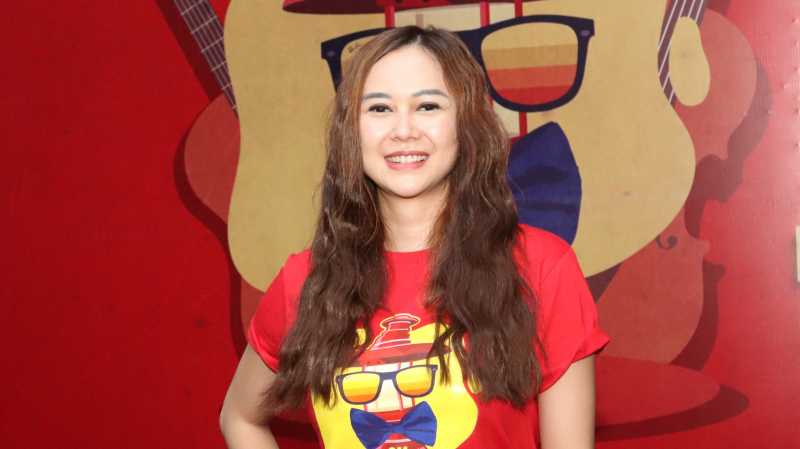 Aura Kasih Dikeroyok saat Ulang Tahun Aura Kasih Dikeroyok saat Ulang Tahun