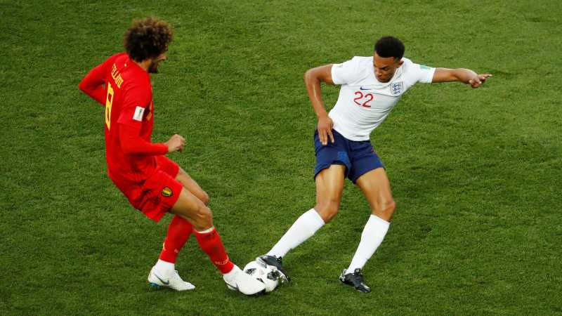 Alexander-Arnold: Tak Ada Senyuman di Ruang Ganti Inggris Alexander-Arnold: Tak Ada Senyuman di Ruang Ganti Inggris